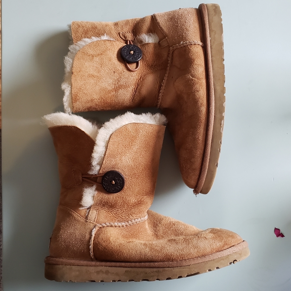 Ugg Bailey Button - image 1